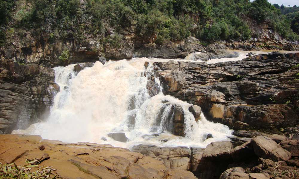 Learn about the history of Tsinjoarivo and enjoy its waterfalls